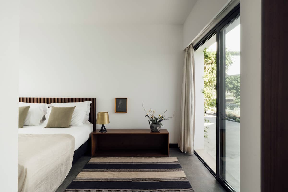 1 bedroom, egyptian cotton sheets, select comfort beds, minibar