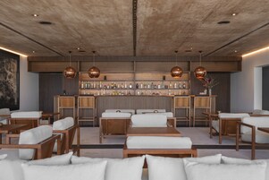 供应早餐、午餐和晚餐，无国界融合菜，花园景观