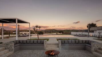 1 bedroom, Egyptian cotton sheets, Select Comfort beds, minibar