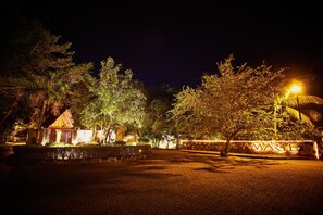 Façade de l’hébergement - soirée/nuit