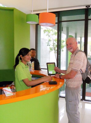 Reception - POP! Hotel Teuku Umar Denpasar - Bali (Denpasar)