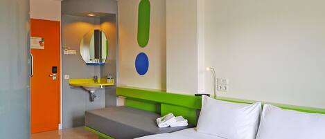 Kamar (POP!) | Brankas dan Wi-Fi gratis