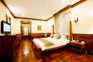 ห้องดีลักซ์ดับเบิล, ระเบียง (Free Airport Shuttle) | 1 ห้องนอน, เครื่องนอนระดับพรีเมียม, ผ้านวมขนเป็ด