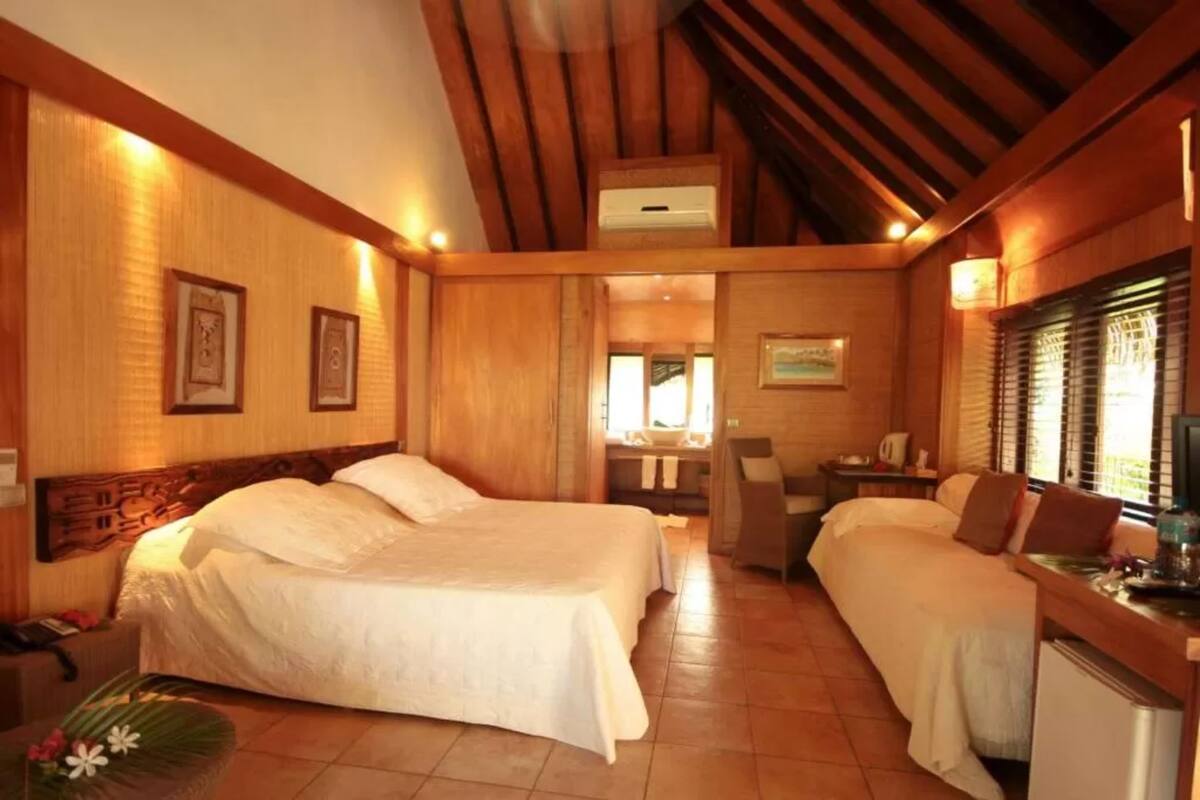 bungalow, garden area | minibar, in-room safe, individually decorated, individually furnished