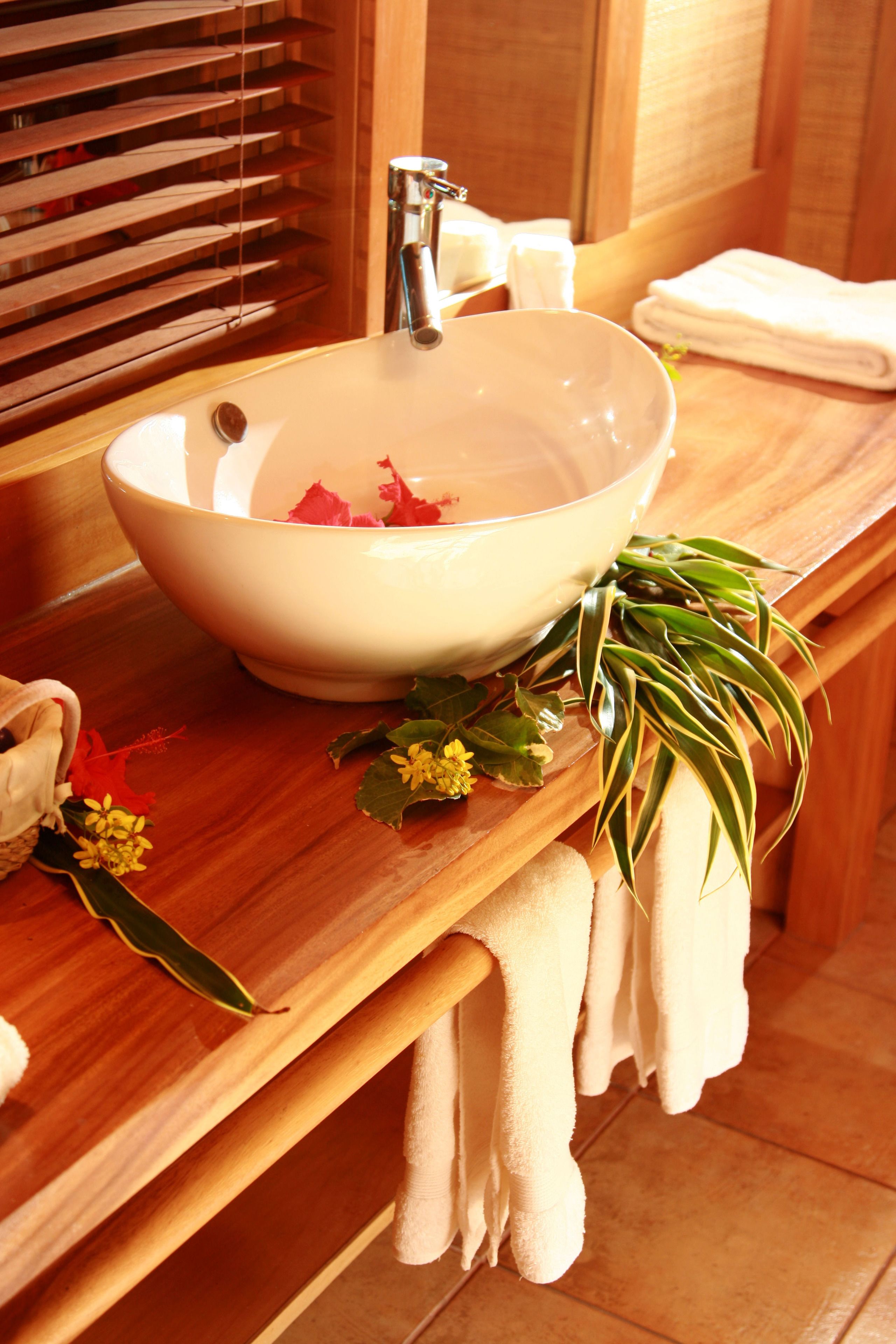 deluxe bungalow, lagoon view | bathroom | shower, free toiletries, hair dryer, towels