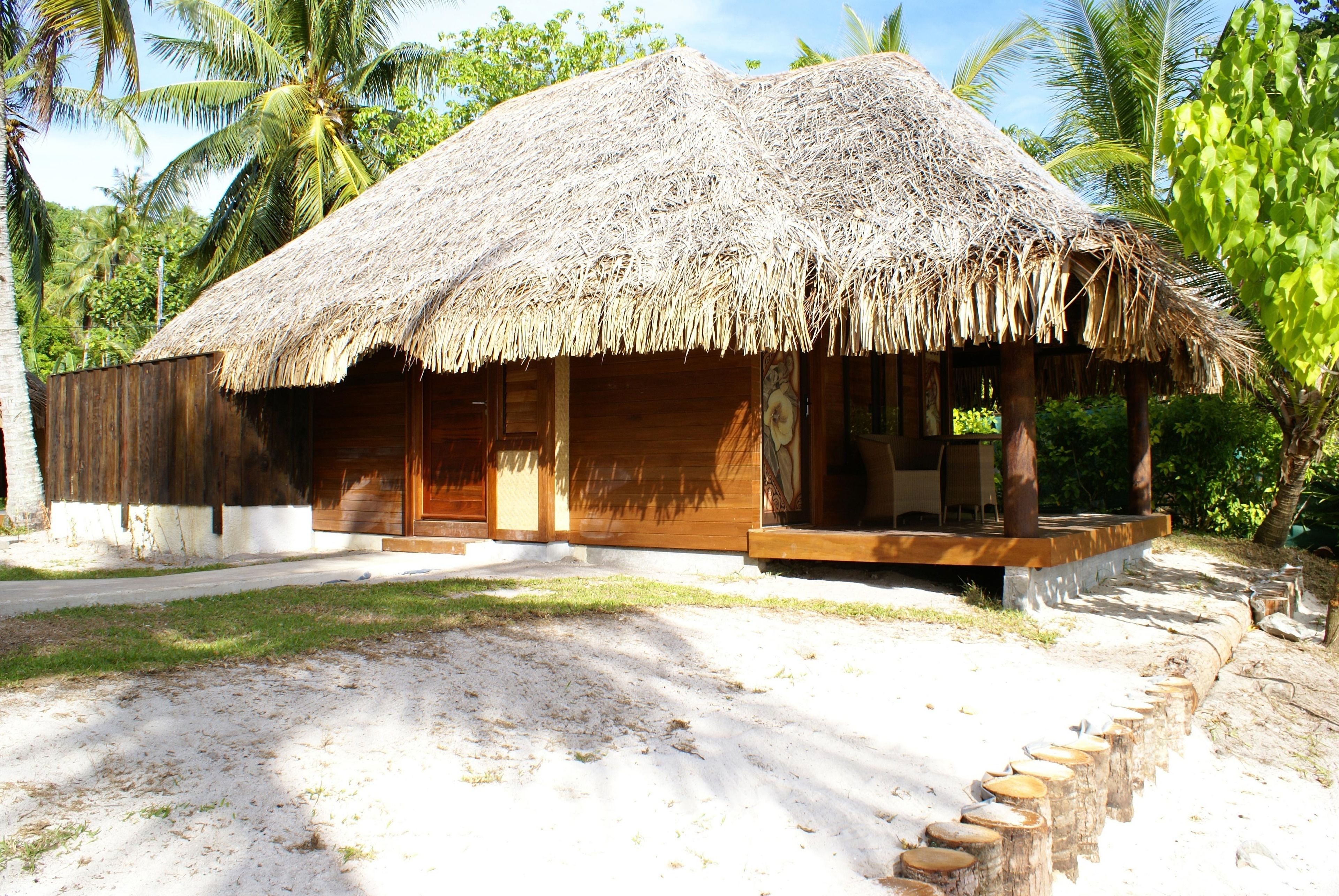 deluxe bungalow, beachside | minibar, in-room safe, individually decorated, individually furnished