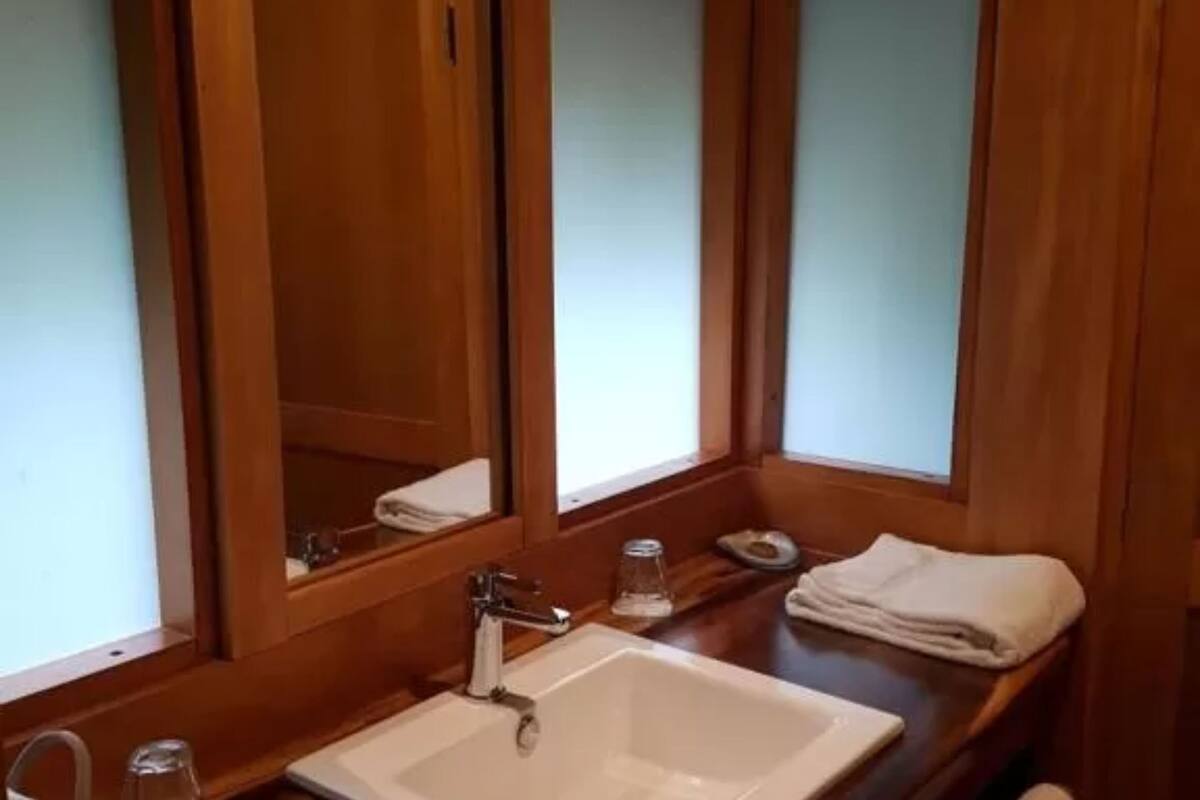bungalow, garden area | bathroom | shower, free toiletries, hair dryer, towels