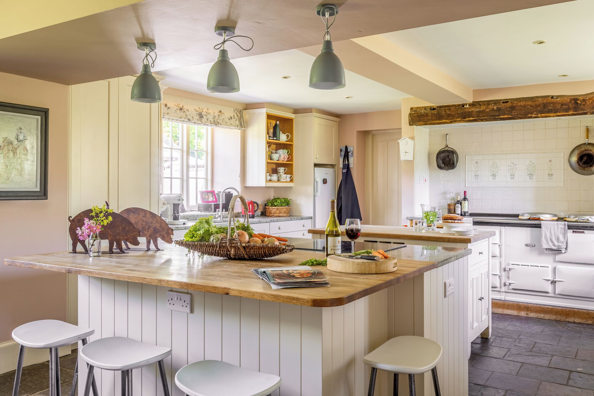 Premium bedding, individually decorated, iron/ironing board