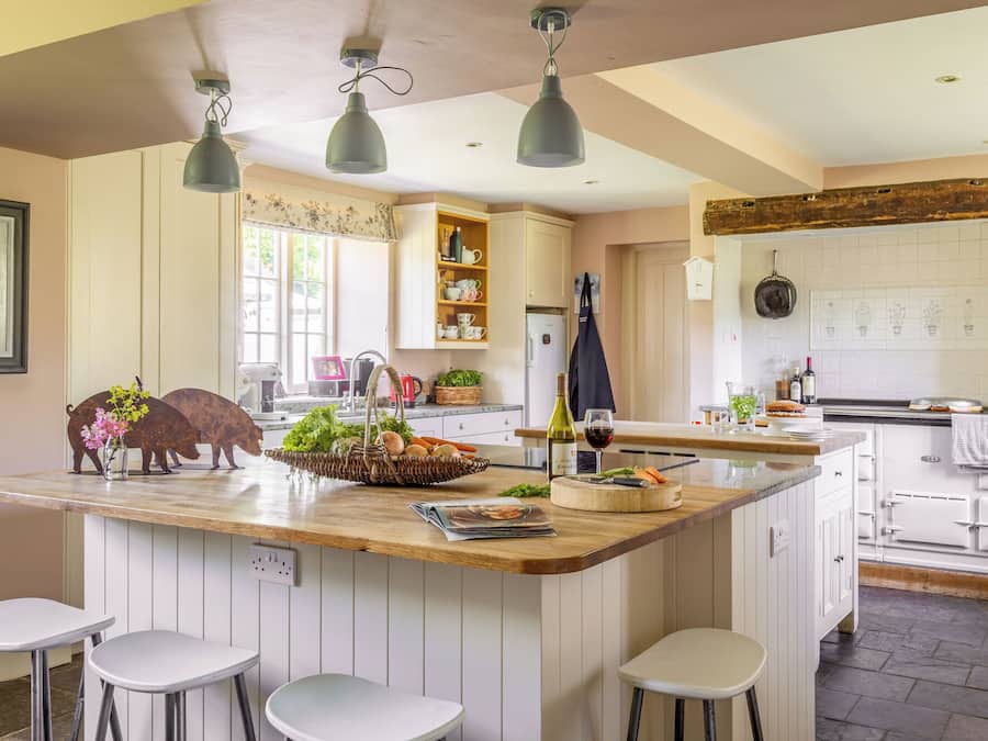 Premium bedding, individually decorated, iron/ironing board