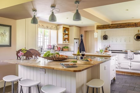 Premium bedding, individually decorated, iron/ironing board