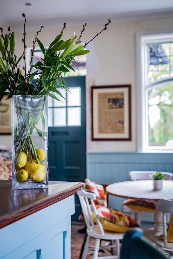 Double Room, Ensuite (Room 1) | Bar (on property) - The Cricketers Inn (Petersfield)
