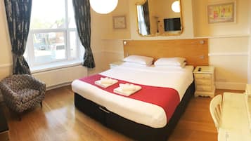 Iron/ironing board, free WiFi, bed sheets