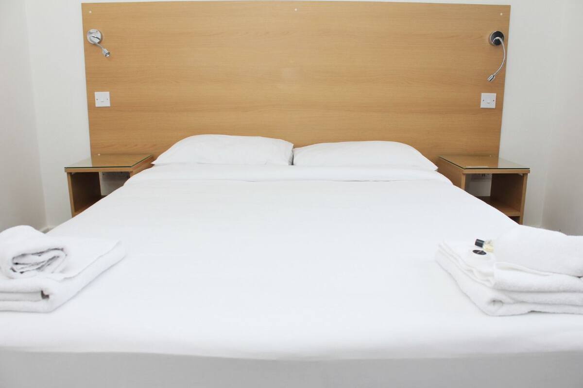 standard double room | iron/ironing board, free wifi, bed sheets