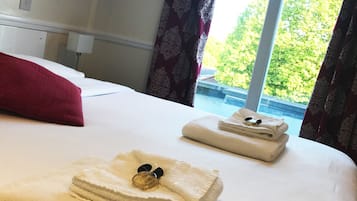熨斗/熨板、免费 WiFi、床单