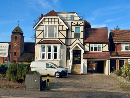 Gidea Park Hotel - view 2