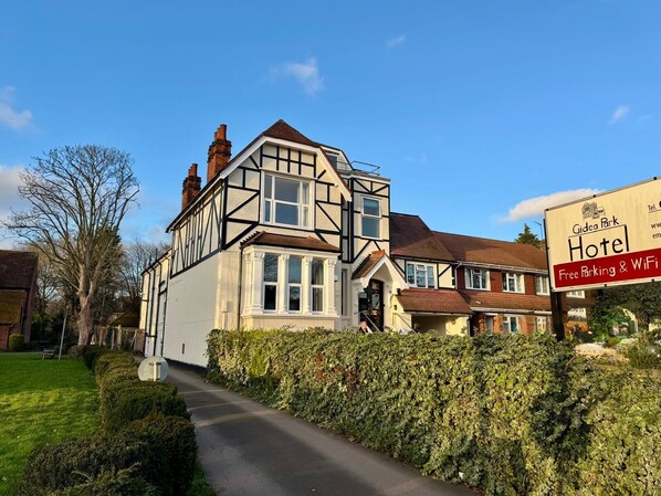 Façana frontal de l'allotjament