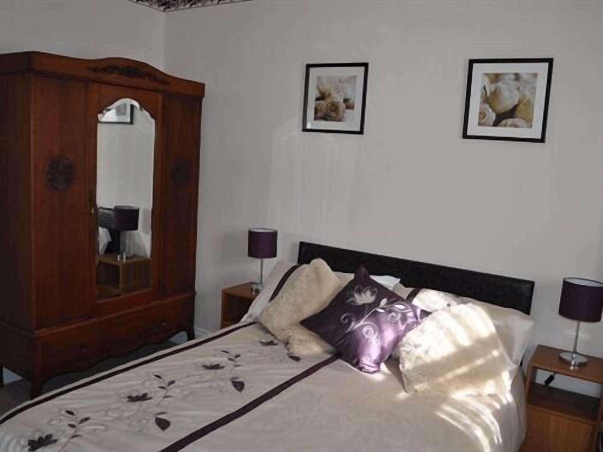 Chambre Double, salle de bains attenante