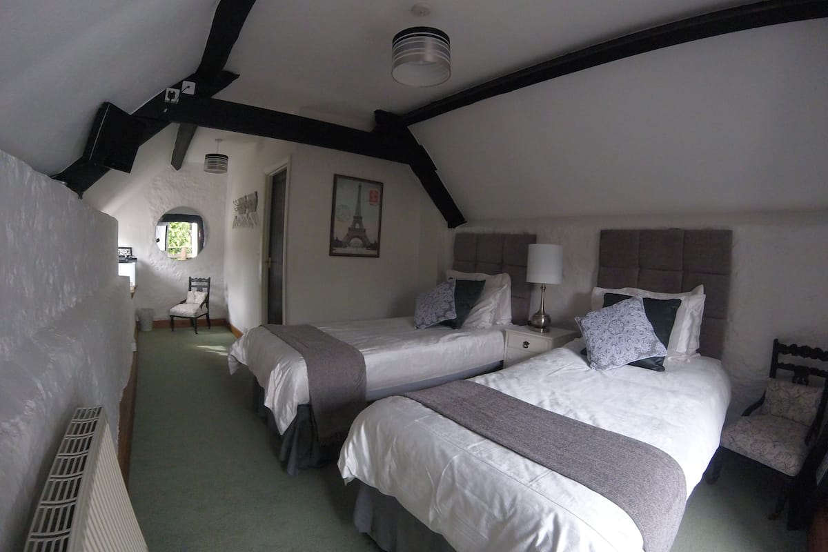 Twin Room, Ensuite | Premium bedding, Select Comfort beds, WiFi (free), bed sheets