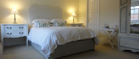 Deluxe Double Room | Desk, iron/ironing board, free WiFi, bed sheets