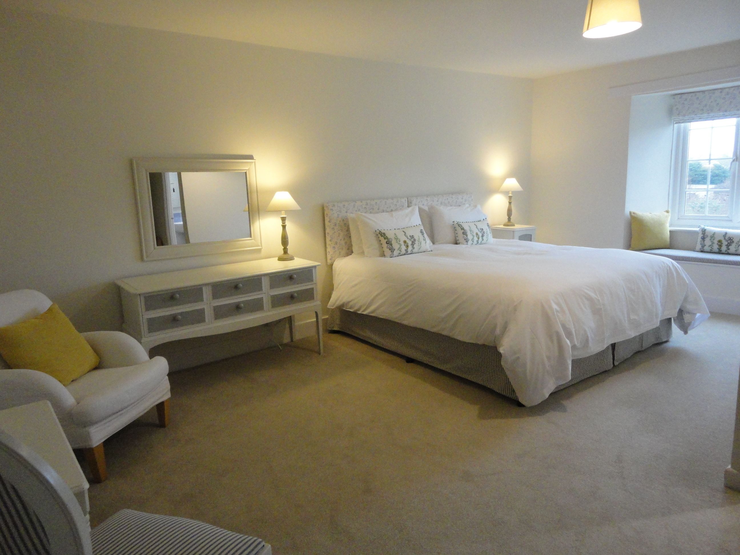 Kamar Double atau Twin Deluks, ensuite | Meja kerja, setrika/meja setrika, Wi-Fi gratis, dan seprai linen