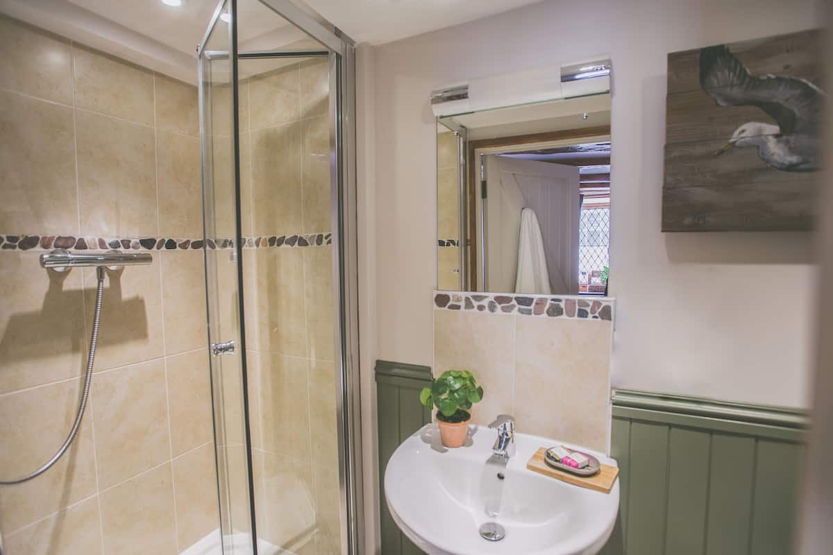 deluxe double room, ensuite, harbour view (king size bed) | bathroom