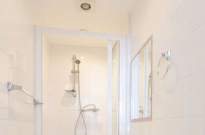 Standard Suite, Ensuite (2 Adults 2 Child) | Bathroom