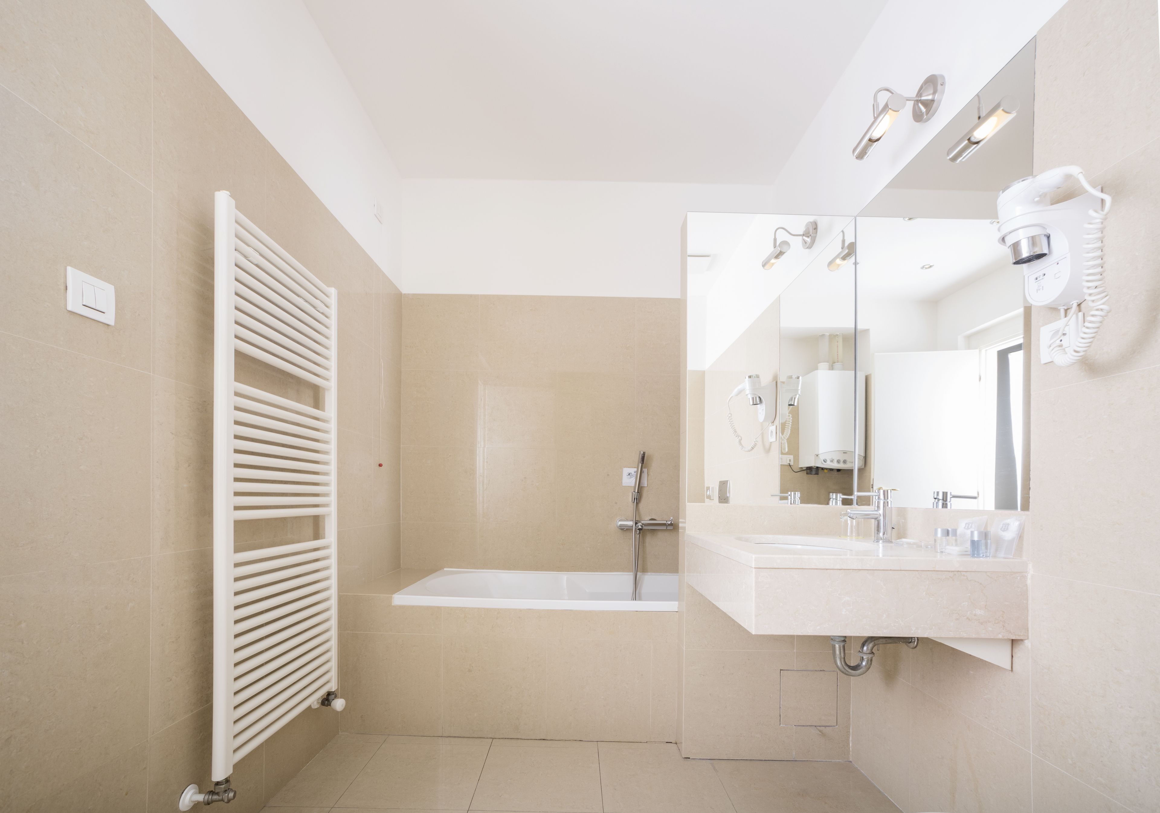 junior suite | bathroom | combined shower/bathtub, rainfall showerhead, free toiletries