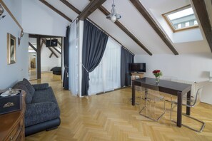 Loft família | Área de estar | TV LCD 32 polegadas com canais via satélite, TV