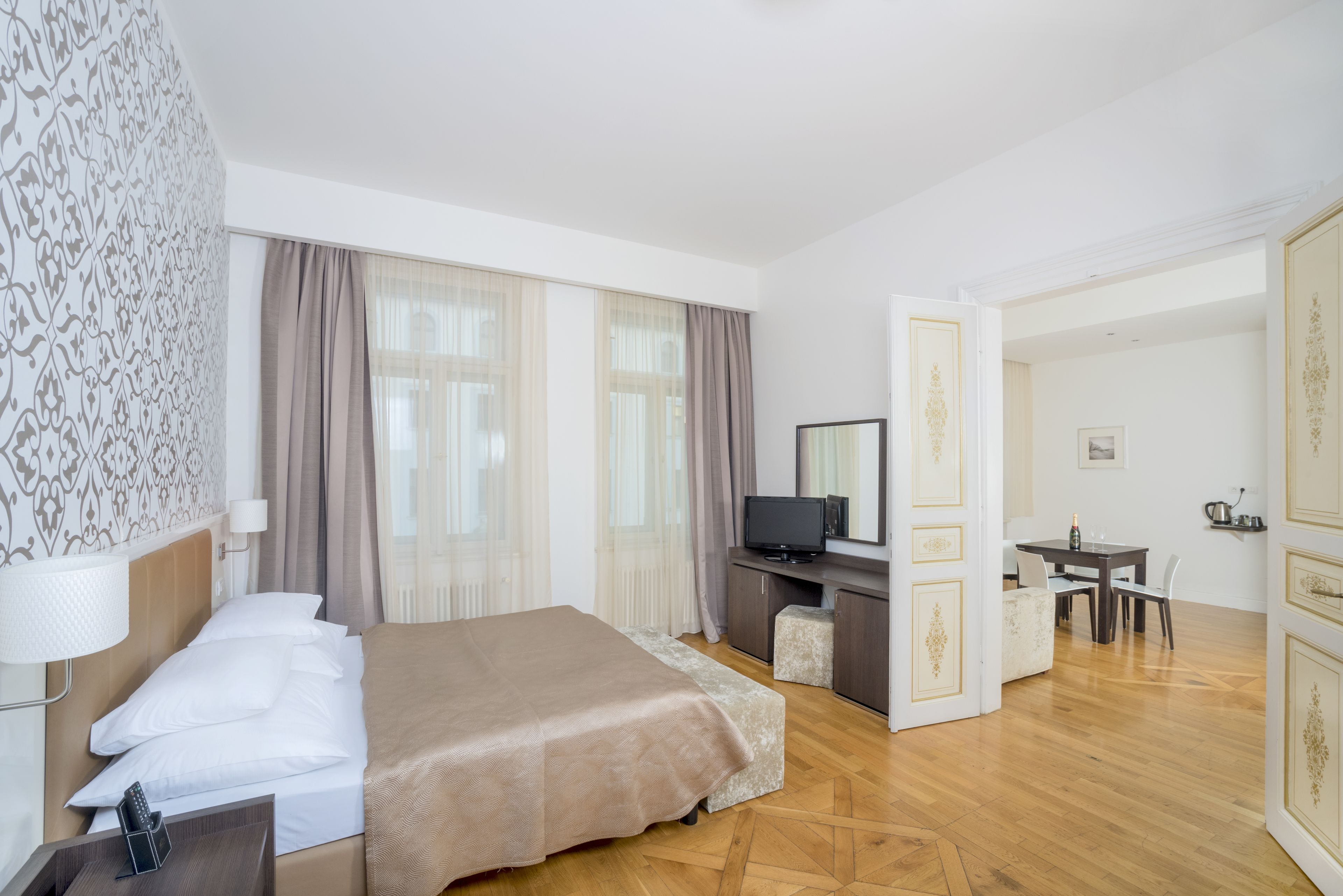 junior suite | living area | 32-inch lcd tv with satellite channels, tv