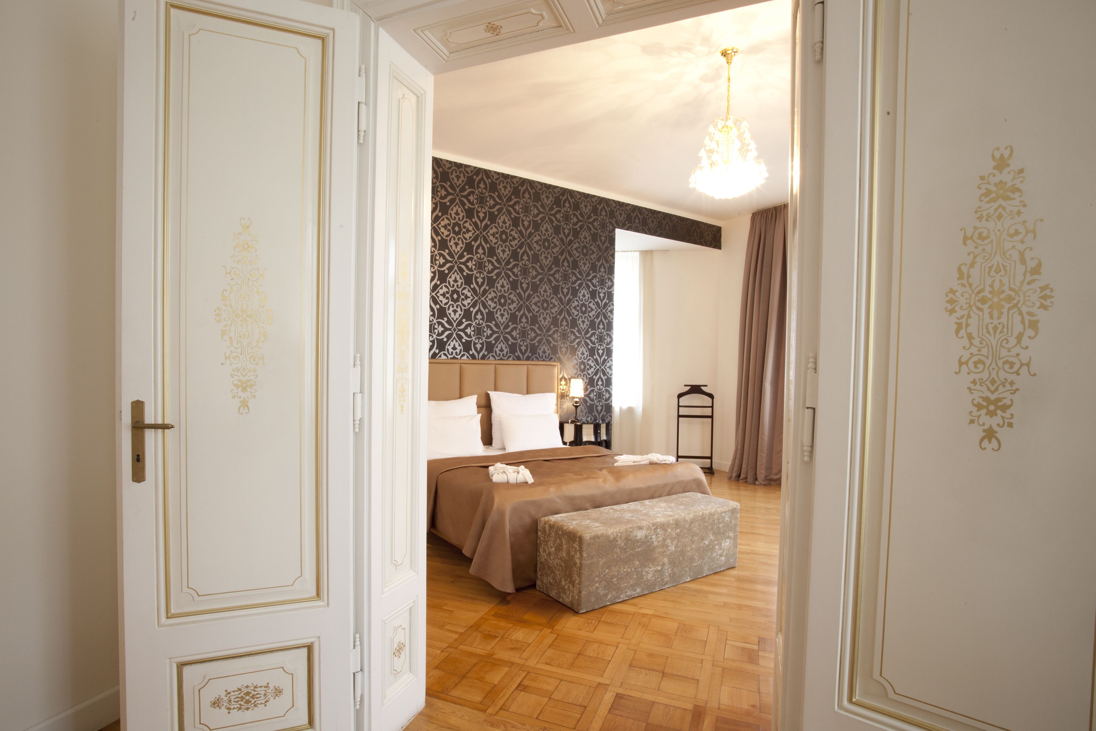 royal suite | premium bedding, down duvets, select comfort beds, minibar