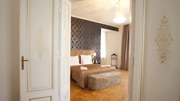 Royal Suite | Premium bedding, down duvets, Select Comfort beds, minibar