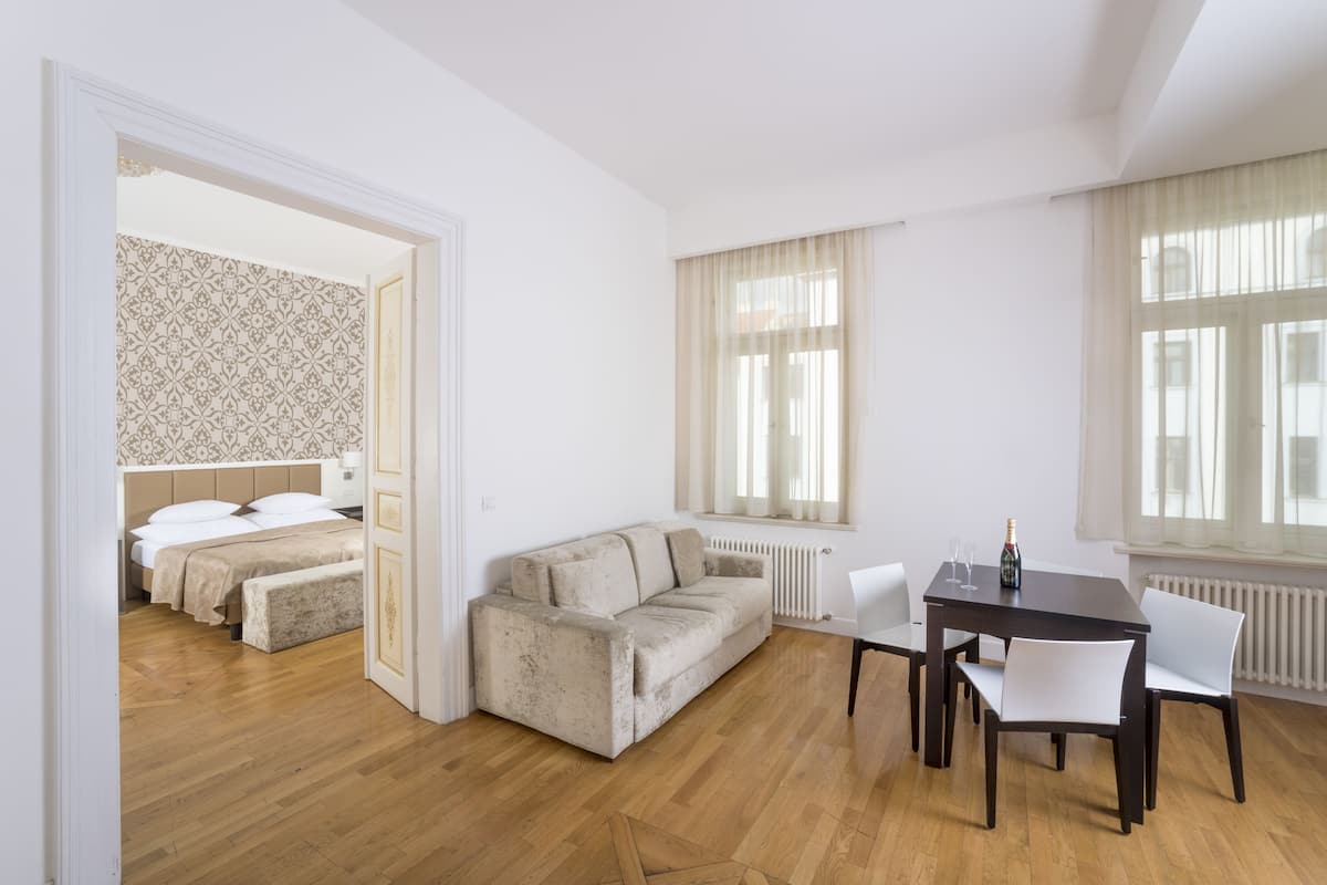 Junior Suite | Premium bedding, down comforters, Select Comfort beds, minibar