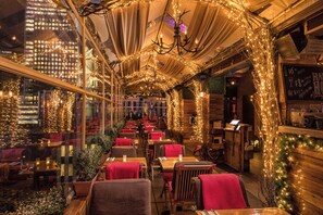 Lunch, dinner, brunch served; American cuisine - Sanctuary Hotel New York (New York)