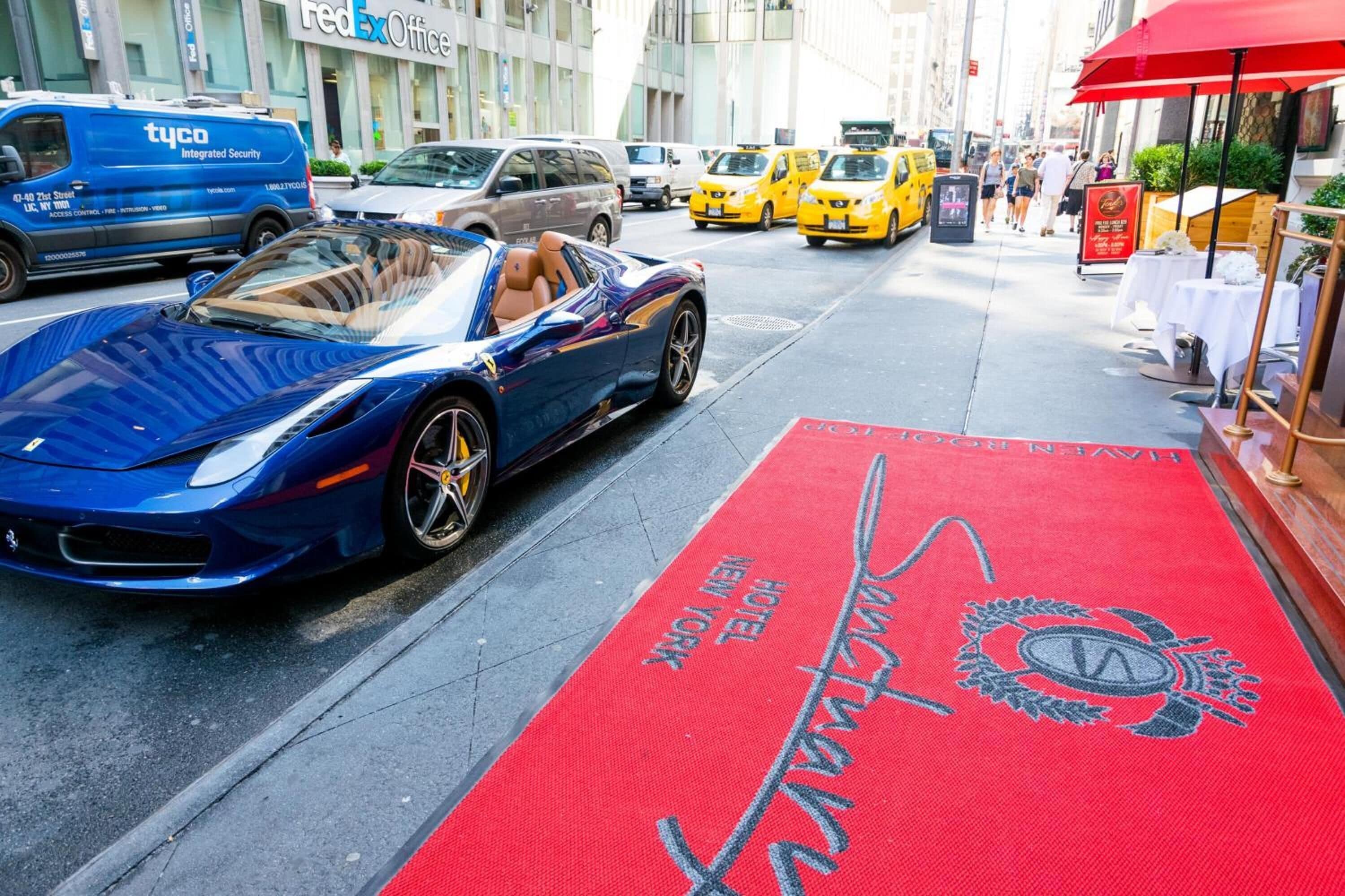 Aparcamiento sin asistencia (55.00 USD por día)