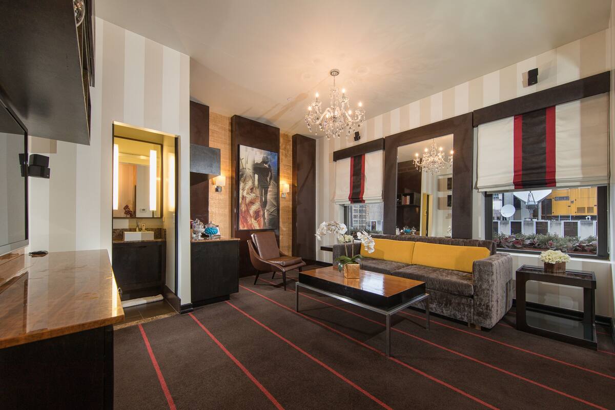 Suite, 1 King Bed