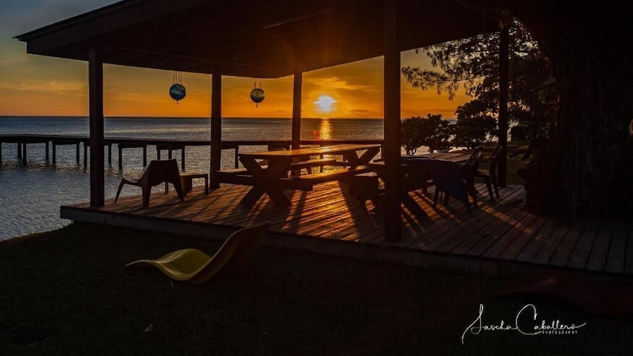 Linareva Moorea Beach Resort