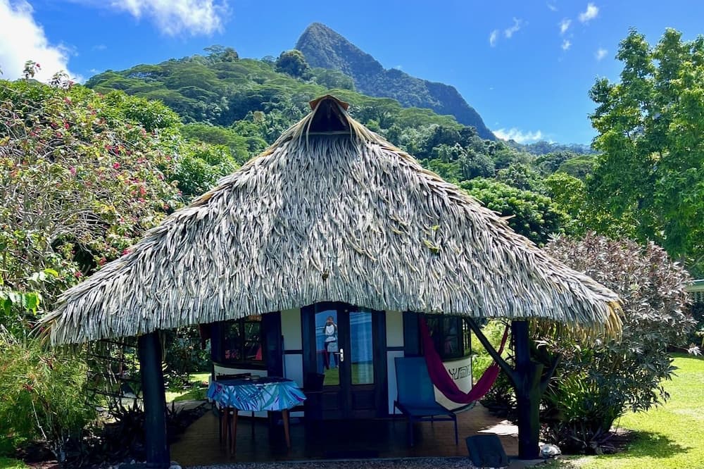 Linareva Moorea Beach Resort