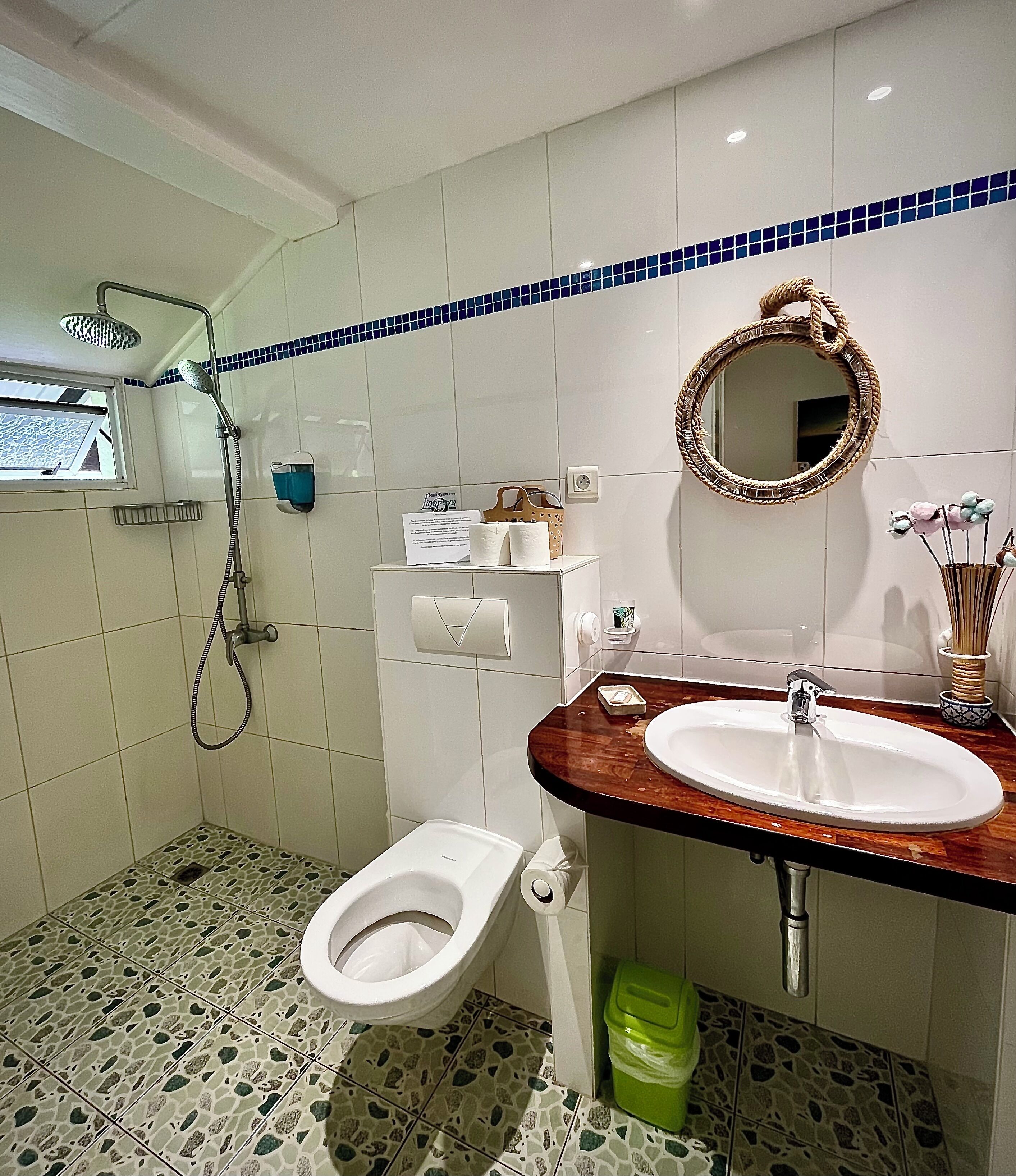 studio deluxe, partial sea view, garden area | bathroom | shower, rainfall showerhead, hair dryer, towels
