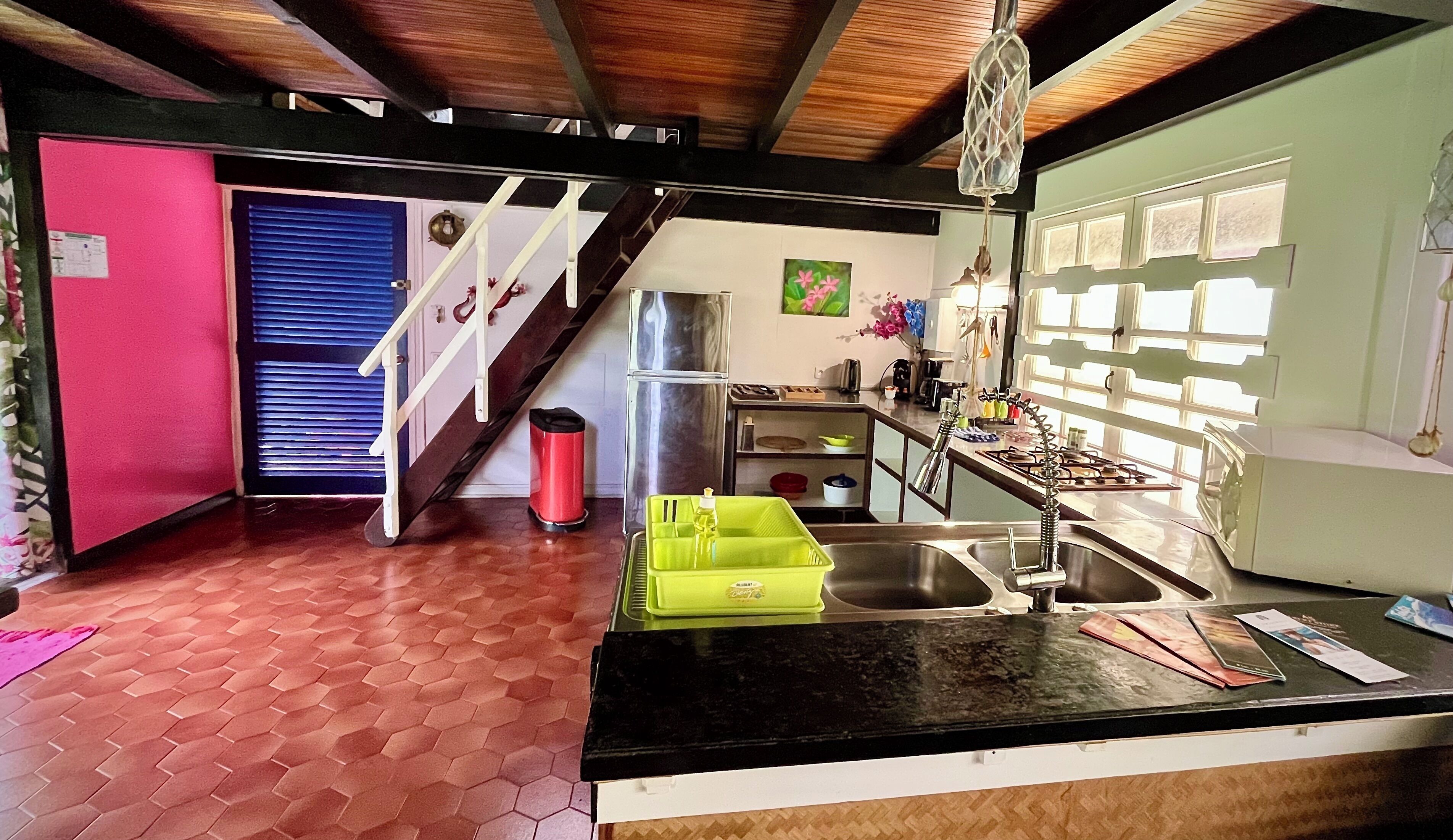 family villa, partial sea view, garden area | private kitchen | microwave, stovetop, electric kettle, cookware/dishes/utensils