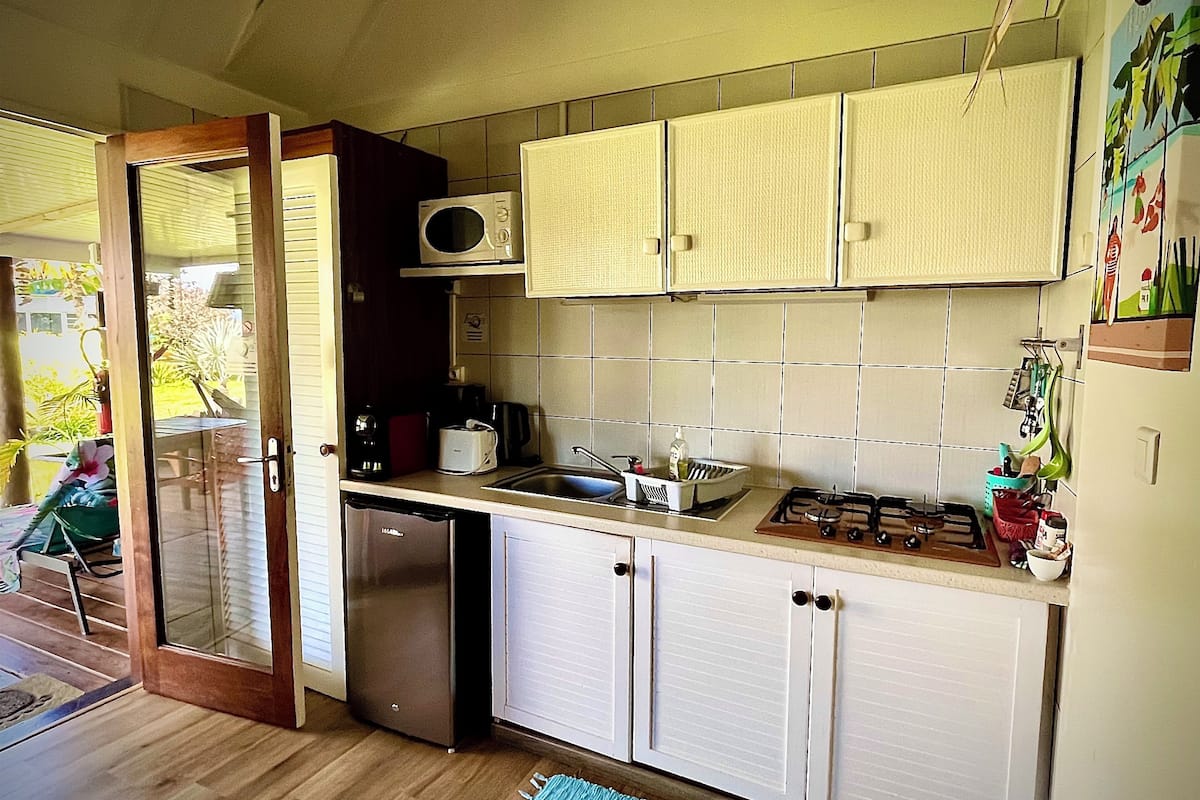 studio, partial sea view, garden area | private kitchen | microwave, stovetop, electric kettle, cookware/dishes/utensils
