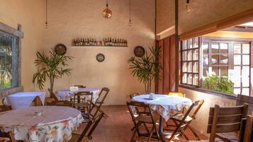 Café da manhã, almoço e jantar
