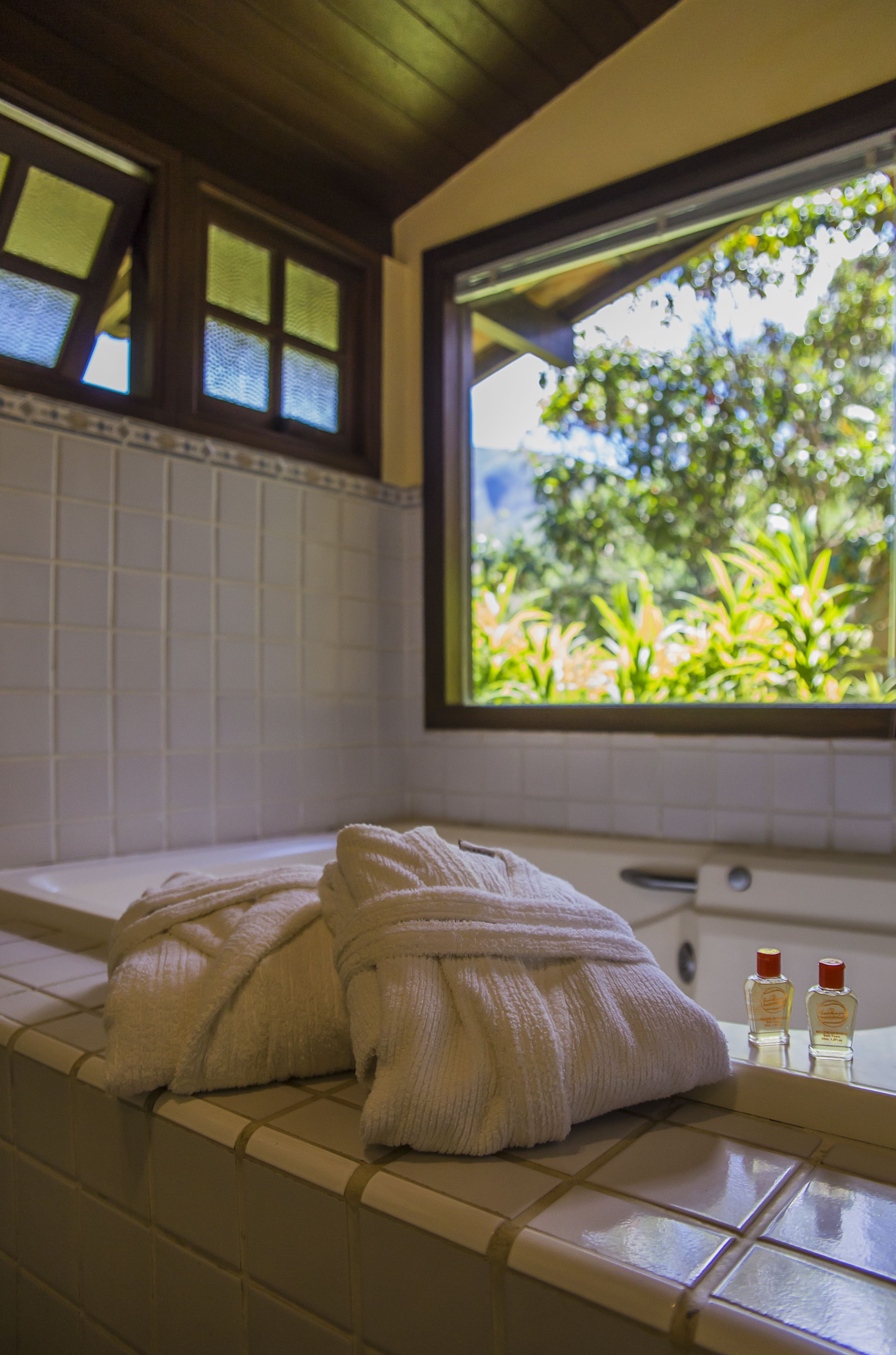 chalet | deep-soaking bathtub