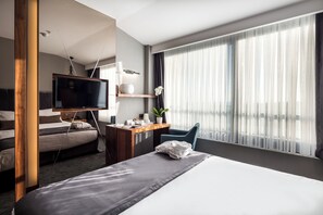 Deluxe-værelse - havudsigt | Premium-sengetøj, minibar, pengeskab på værelset, skrivebord