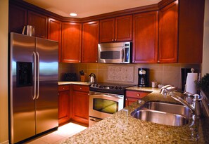 Condo, 3 Bedrooms | Private kitchen | Full-size fridge, microwave, oven, stovetop - WorldMark Reunion (Kissimmee)