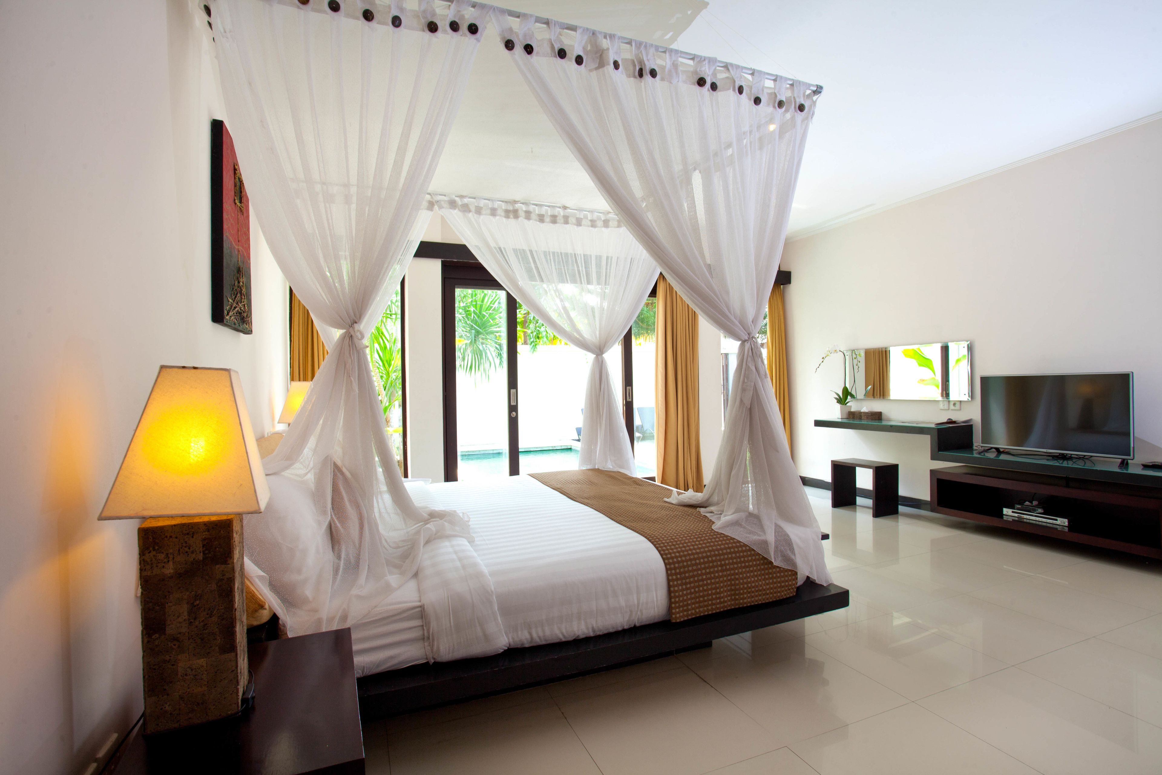 Cubrecamas, colchones con pillow-top y minibar 