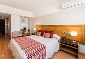 Habitación ejecutiva, 1 cama doble | Baño | Ducha y bañera combinadas y bañera profunda