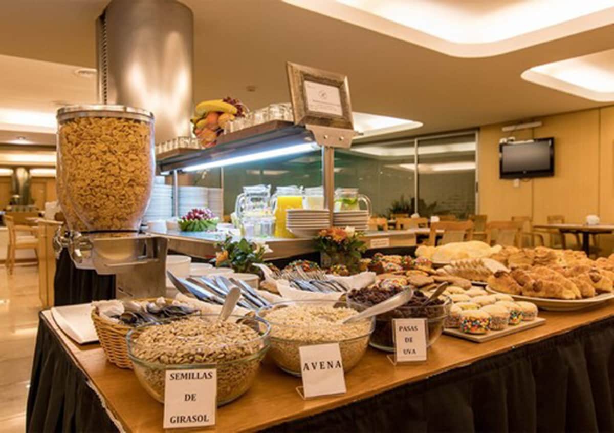 Desayuno continental gratuito y diario