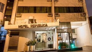 A hotel named "Hotel Republica" with a modern facade, large windows, and a visible entrance with potted plants. - Hotel Solans Republica (Rosario)