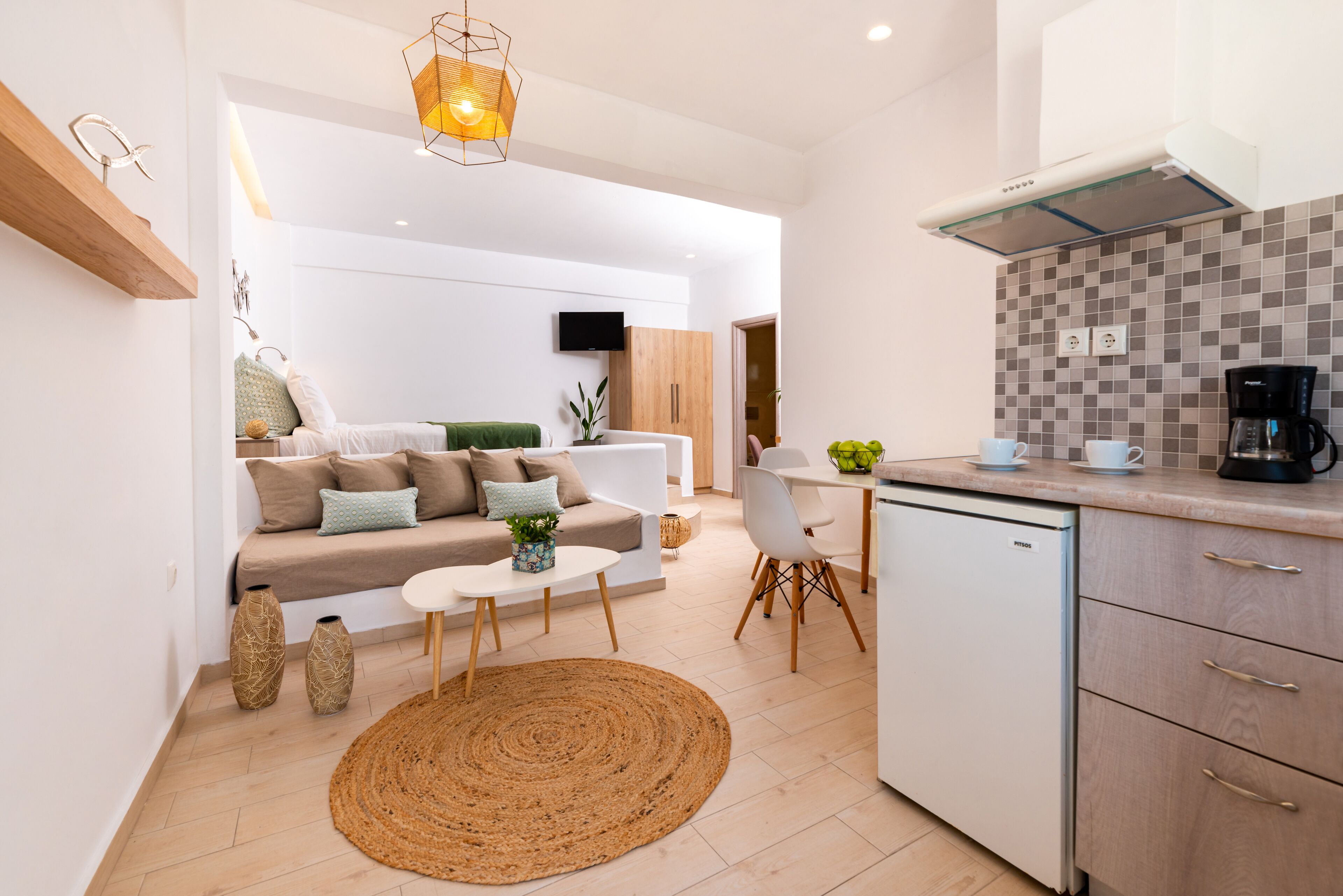 deluxe room | in-room safe, laptop workspace, iron/ironing board, free wifi