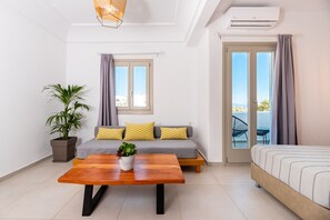 Superior-Zimmer | Zimmersafe, laptopgeeigneter Arbeitsplatz, Bügeleisen/Bügelbrett